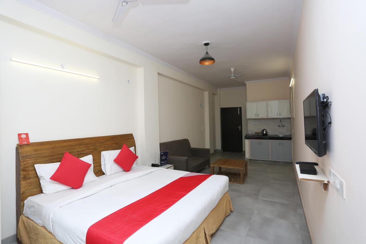 Oyo 28670 Hotel Dev Palace Gurgaon Exterior foto