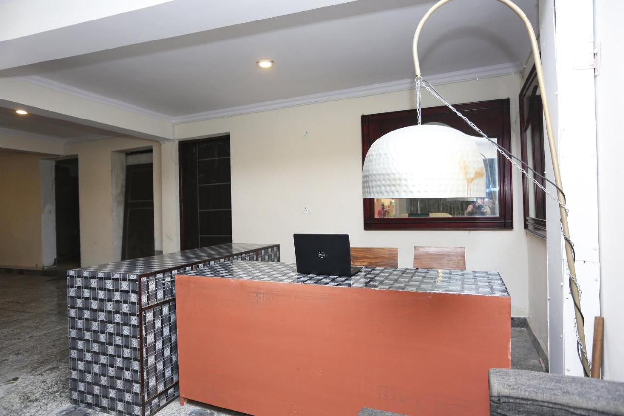 Oyo 28670 Hotel Dev Palace Gurgaon Exterior foto